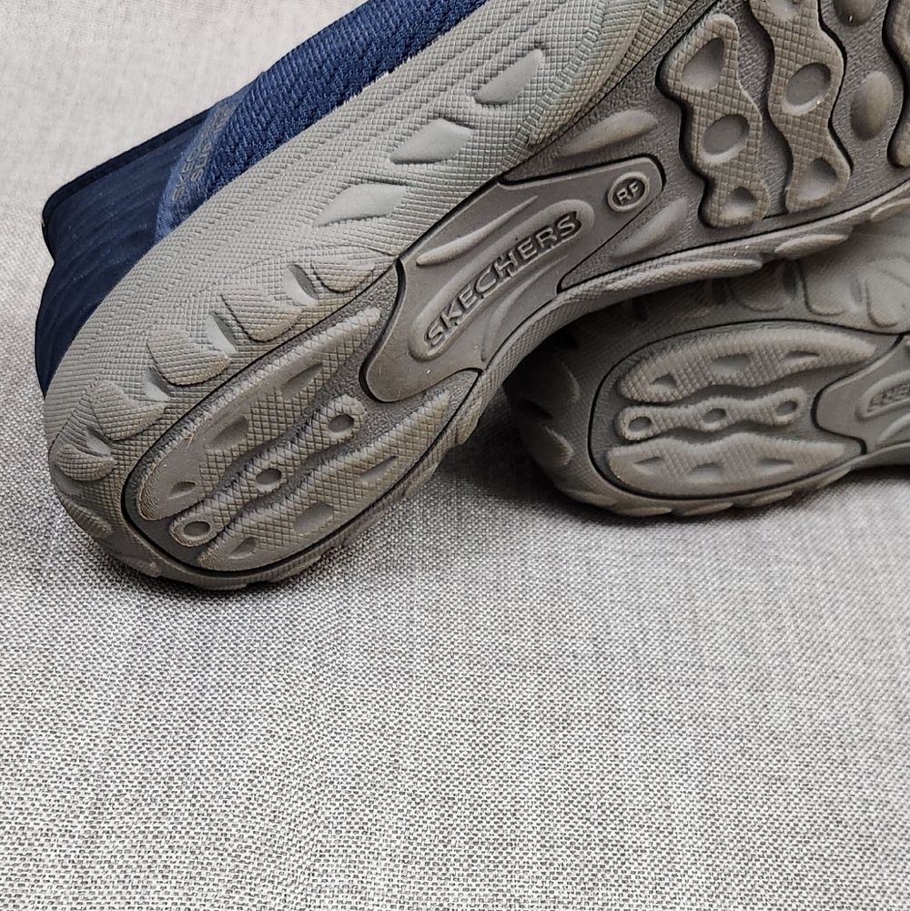 Skechers Slip-on Navy Blue Lightweight Walking Sneakers. 8 Women - Picture 9 of 10